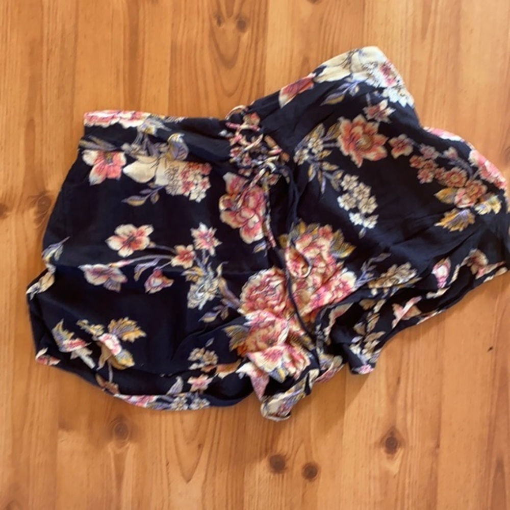 Billabong | Floral Tie Lace Up Shorts